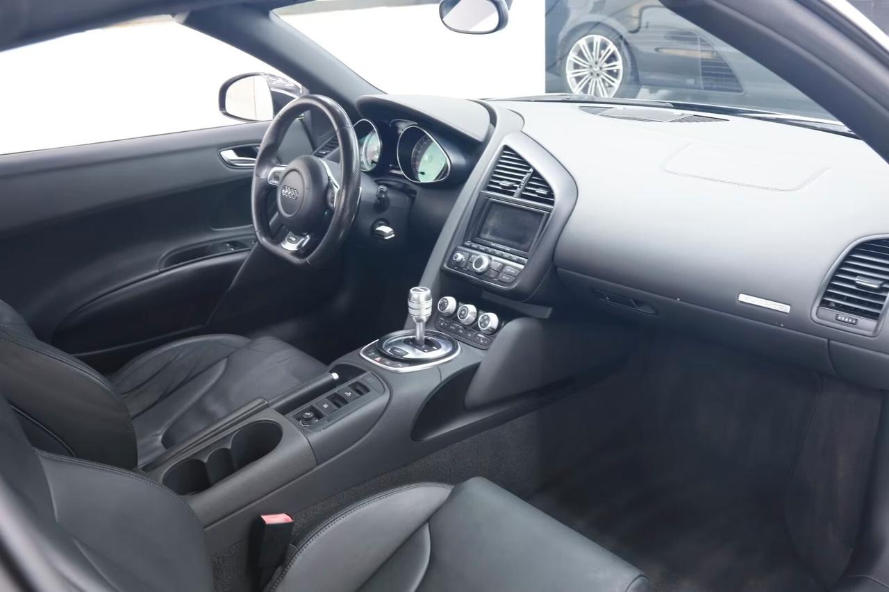 Audi R8 Spyder 4.2 V8 FSI quattro R tronic
