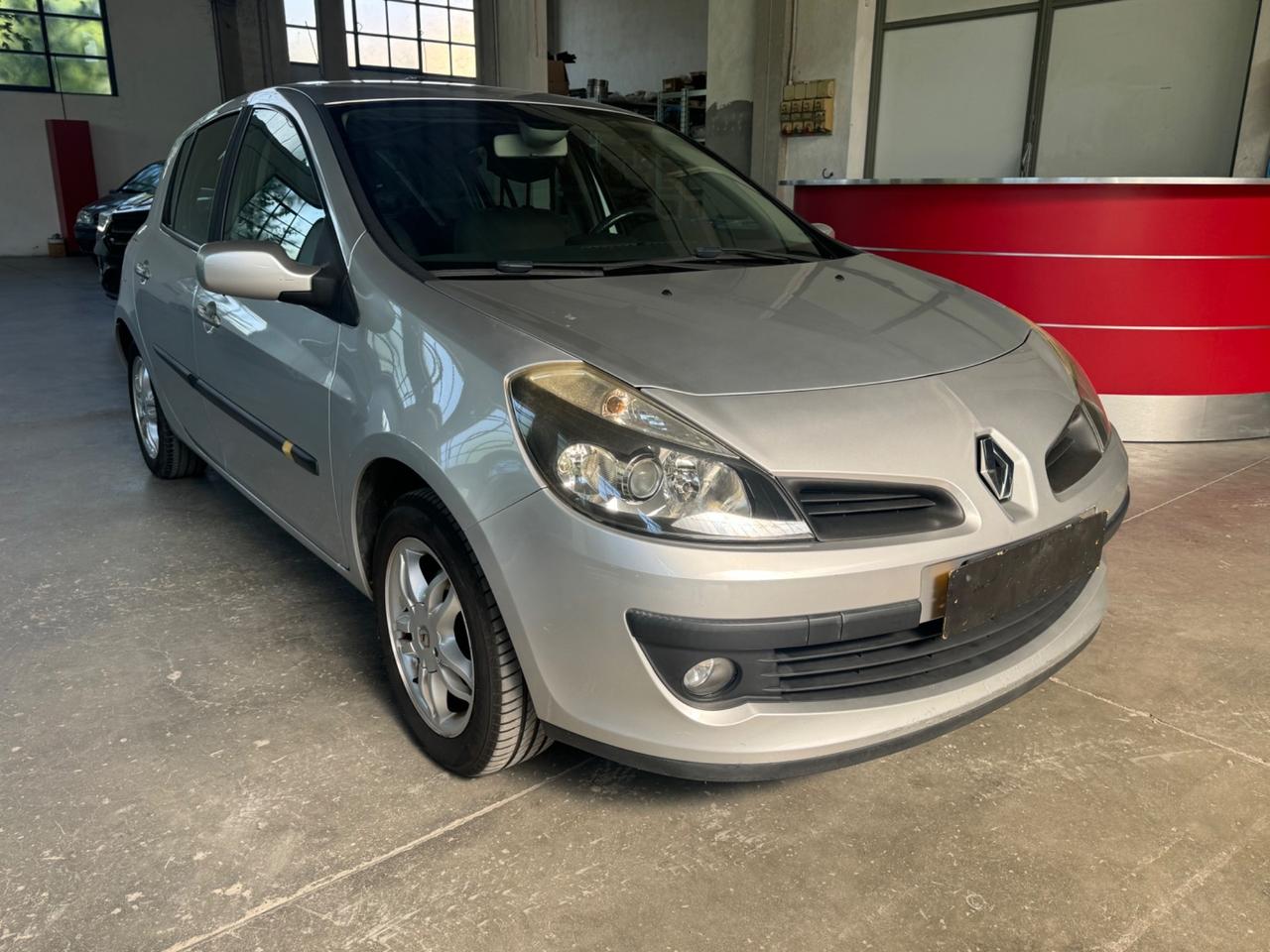 Renault Clio 1.6 5 porte CAMBIO AUTOMATICO GPL