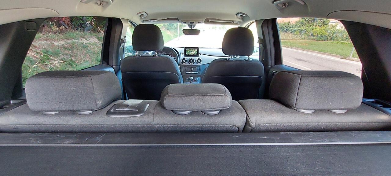 MERCEDES B180 PREMUIM 1,5 DIESEL 110 CV NAVI TELEFONO RETROCAMERA FULL FULL