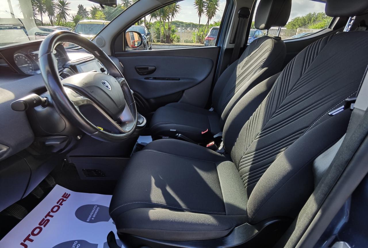 Lancia Ypsilon 1.0 FireFly 5P Hy Ecochic Gold