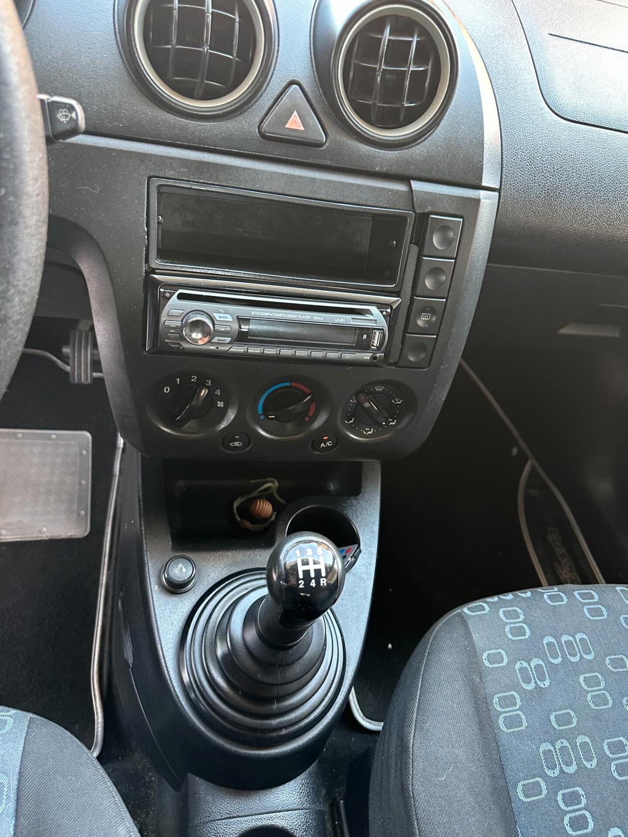 Ford Fiesta 1.2 Neopatentati (12 RATE)
