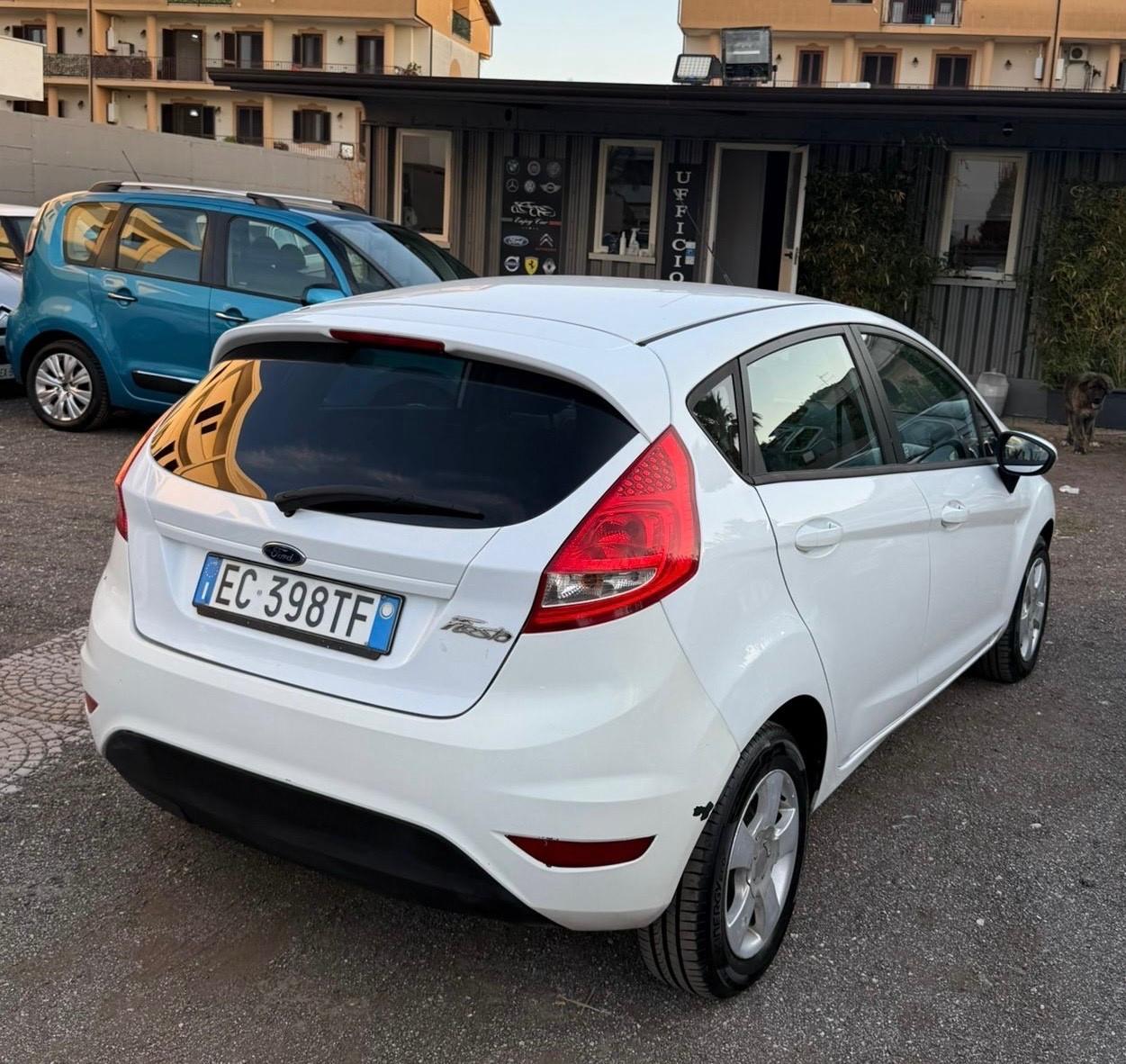 Ford Fiesta 1.4 16V 5p. Bz.- GPL Titanium Bs.