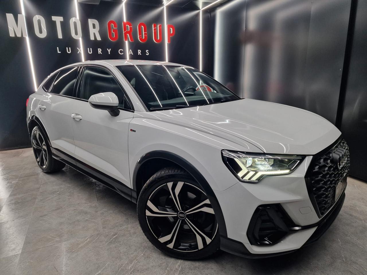 Audi Q3 SPB 35 TDI S tronic line edition 2.0 150CV Identity Black