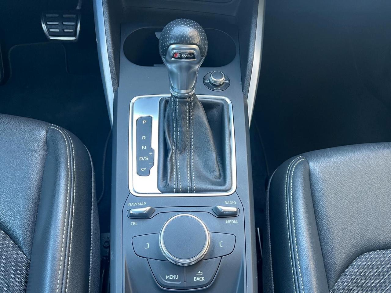 Audi Q2 1.6 TDI Identity Black 115Cv
