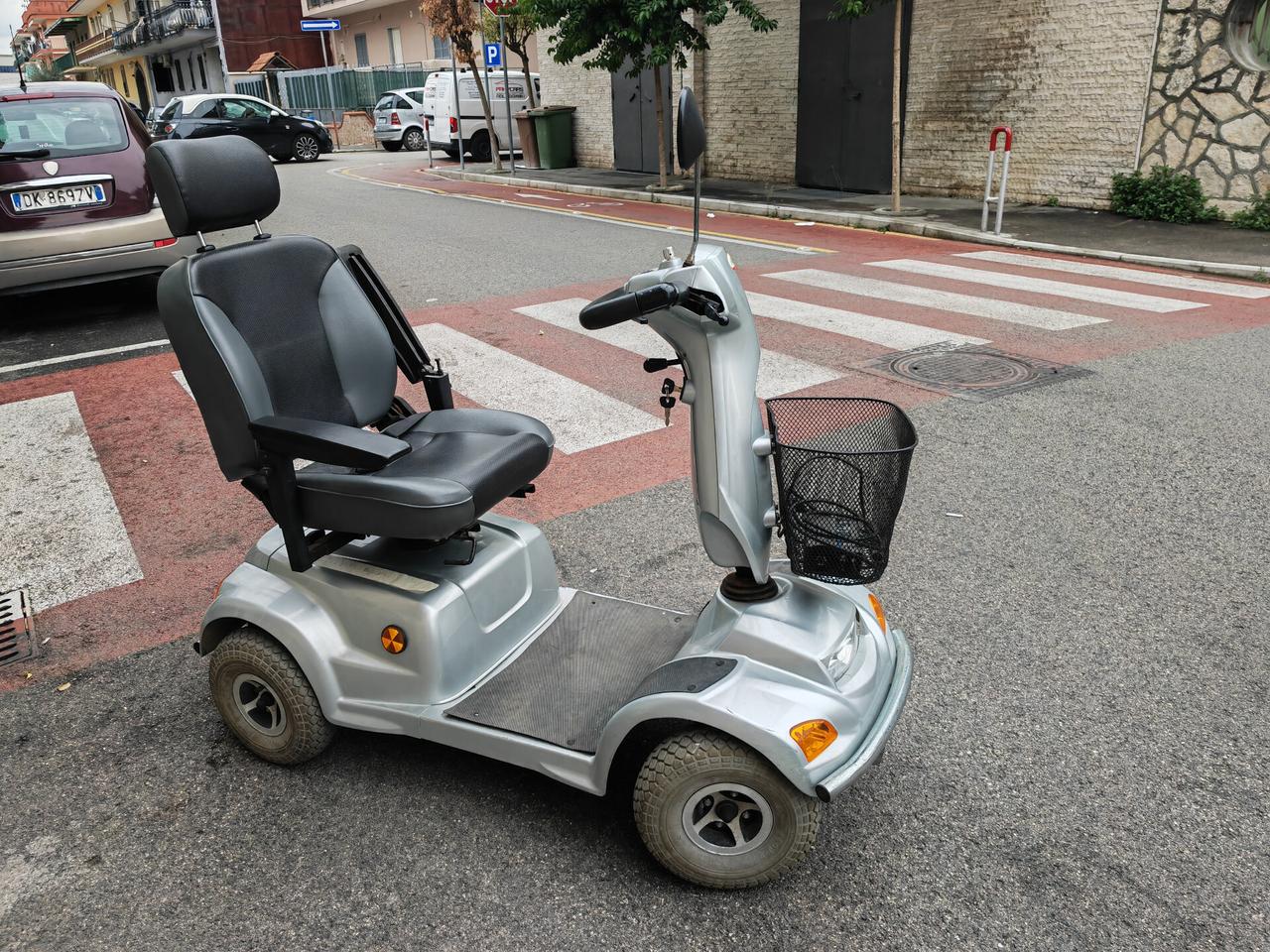 SCOTER 4 RUOTE ELETTRIVO