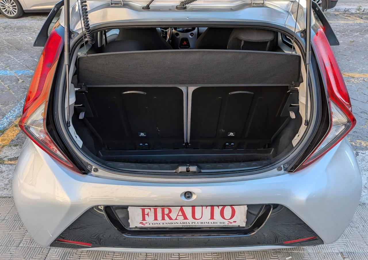 Toyota Aygo Connect 1.0 VVT-i 72 CV 5 porte x-cool