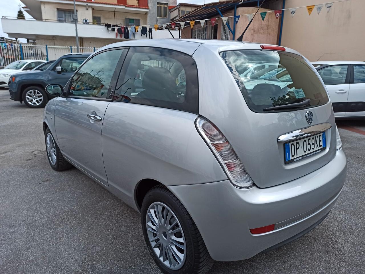 Lancia Ypsilon 1.2 8v Oro