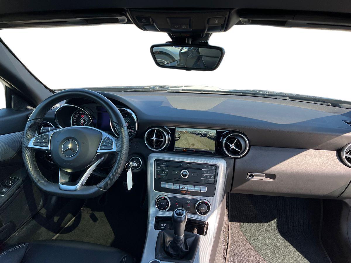 Mercedes-Benz SLC 180 AMG Line