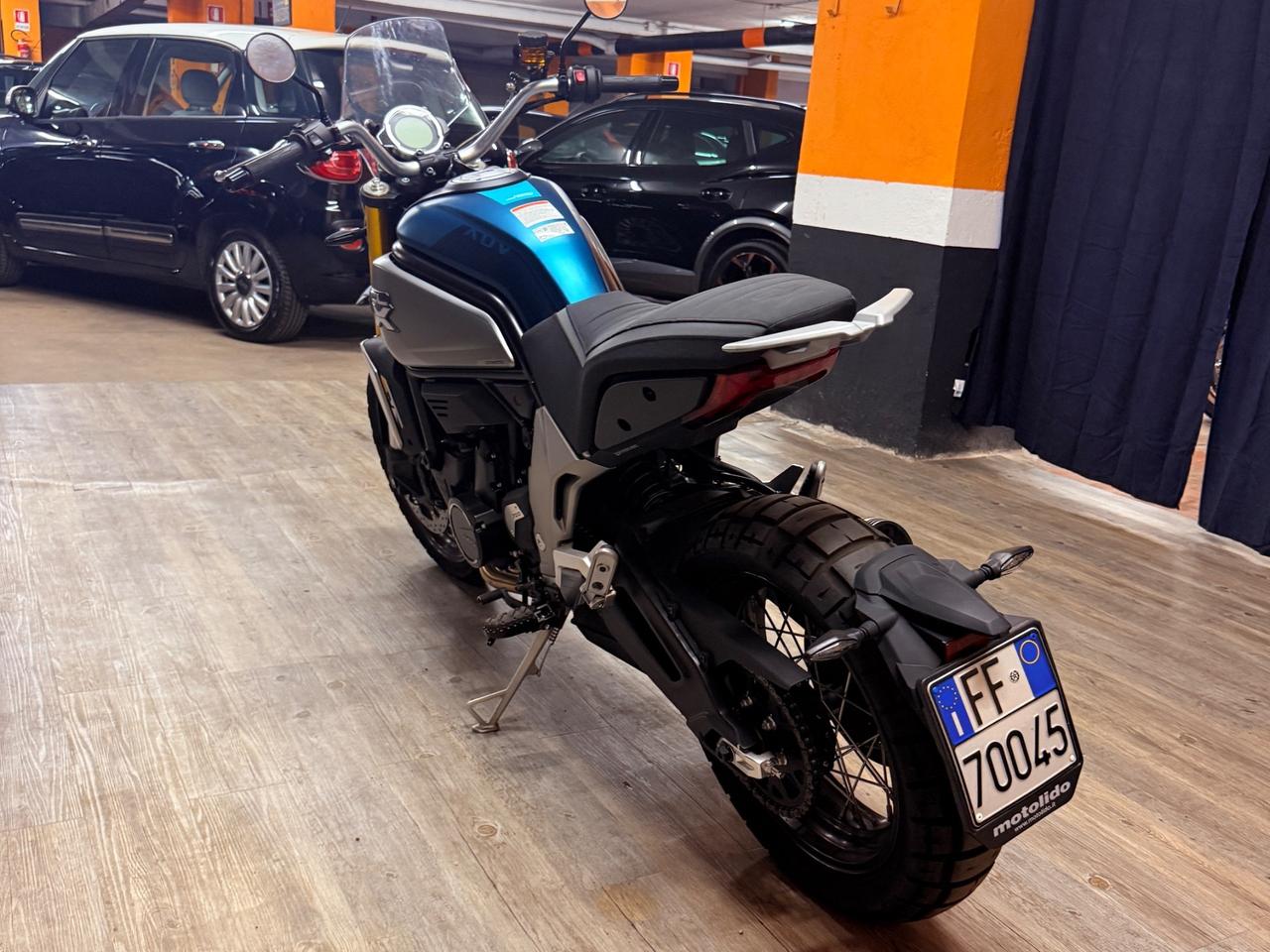 MERAVIGLIOSA CF-MOTO CON SOLI 2332 KM UNICO PROPRIETARIO