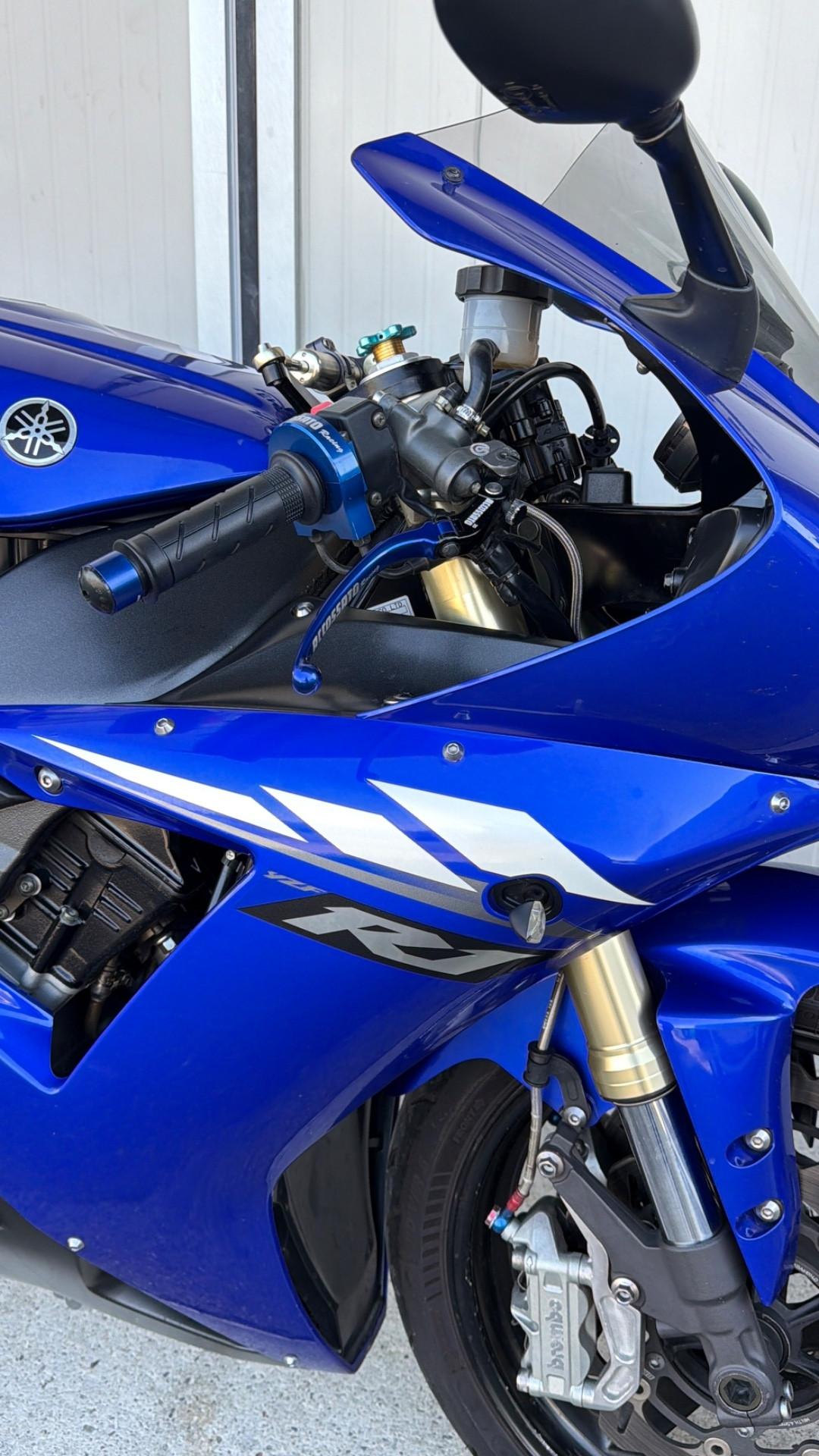Yamaha YZF R1