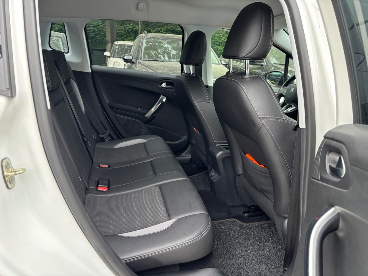 Peugeot 2008 1.6 hdi 92 CV Allure OK NEOPATENTATI