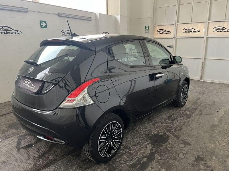 Lancia Ypsilon 1.0 FireFly 5 porte S&S Hybrid Gold Plus da 145,00 al mese