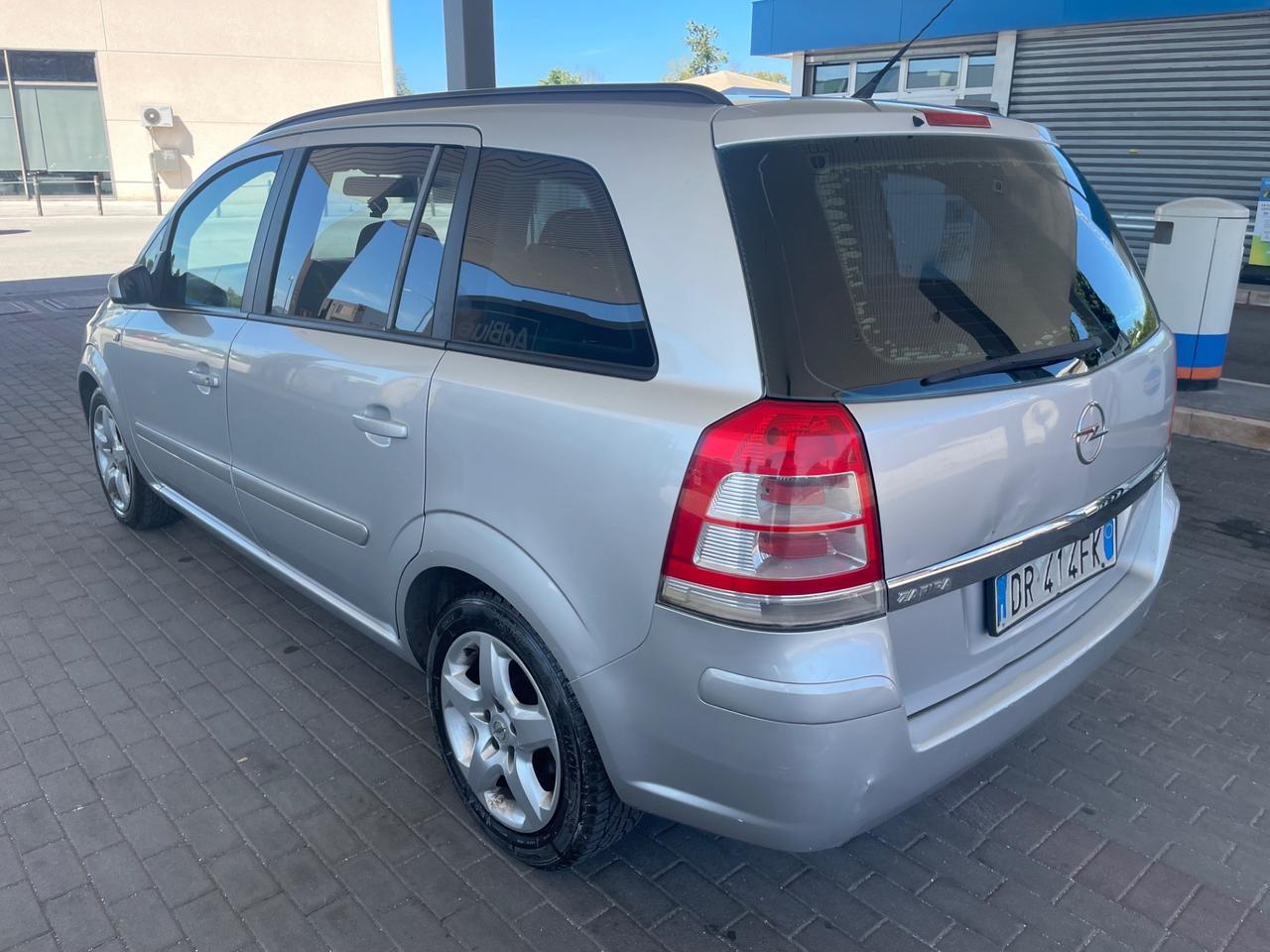 OPEL ZAFIRA 1.9 DISEL 190.000 KM 7 POSTI 2009.