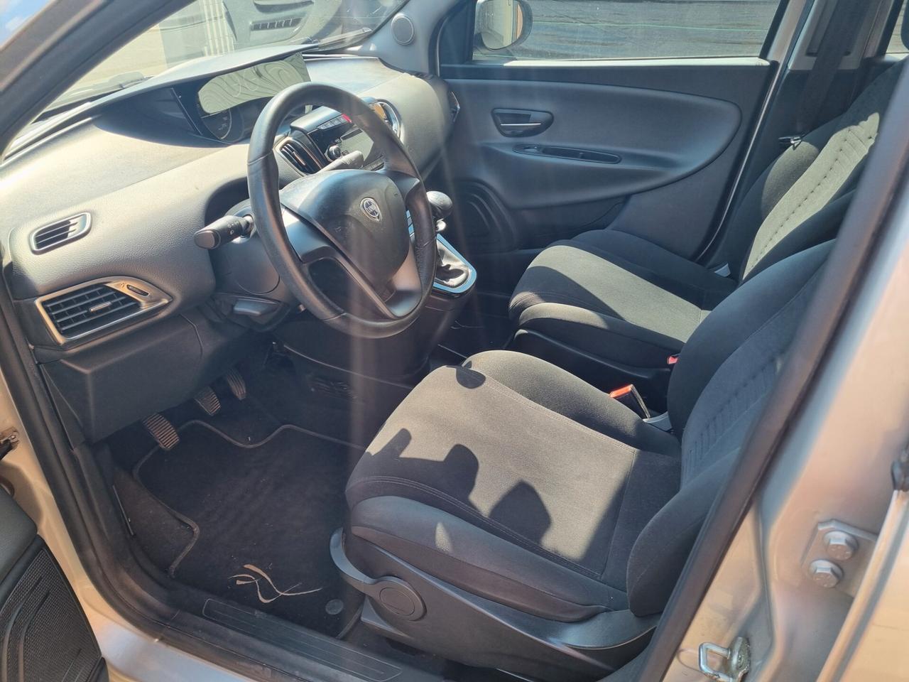 Lancia Ypsilon 1.2 69 CV 5 porte S&S Platinum unica proprietaria