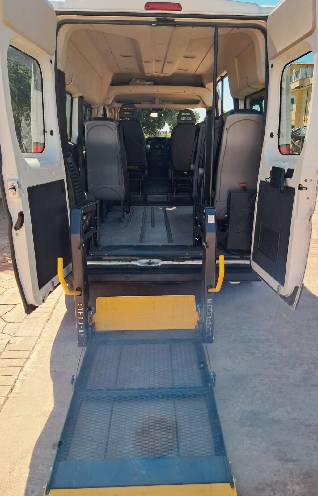 Euro6 9 posti DISABILI PEDANA ELETTROIDRAULICA