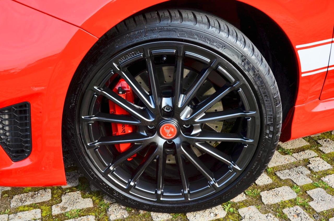 ABARTH 595C 1.4 T-JET ESSEESSE 180cv AUT, PARI AL NUOVO, UFF ITALIANA, AKRAPOVIC, SEDILI IN CARBONIO, 17", PERMUTE