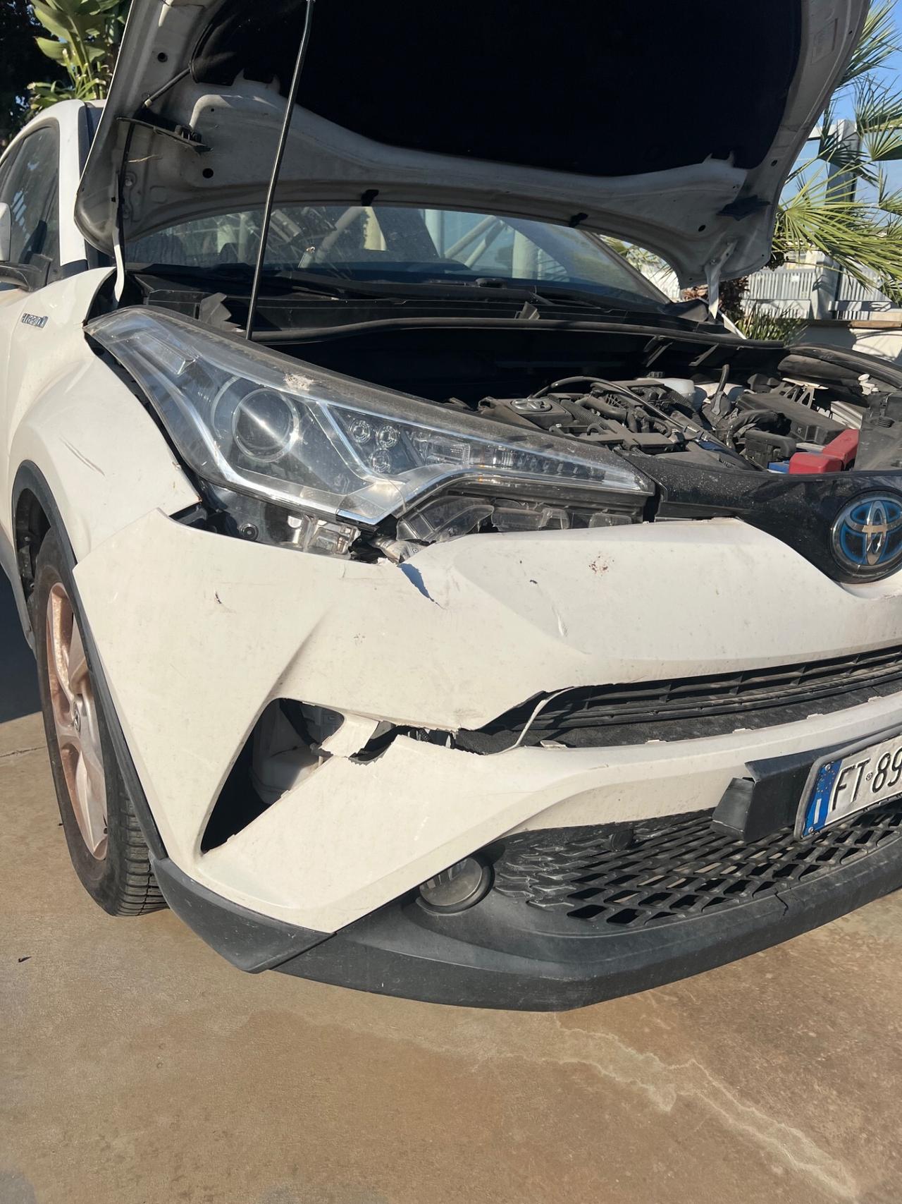 Toyota C-HR 1.8 Hybrid E-CVT Business - RISERVATA A OPERATORI DEL SETTORE - AUTO INCIDENTATA