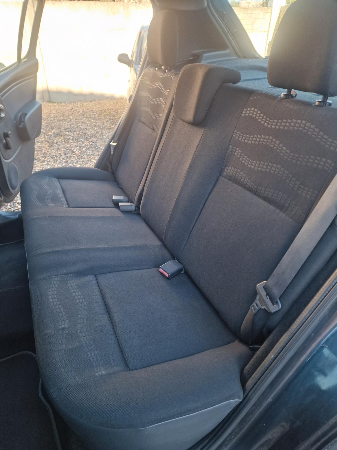 Dacia Sandero 1.5 Dci distrb ok/ unicpr.