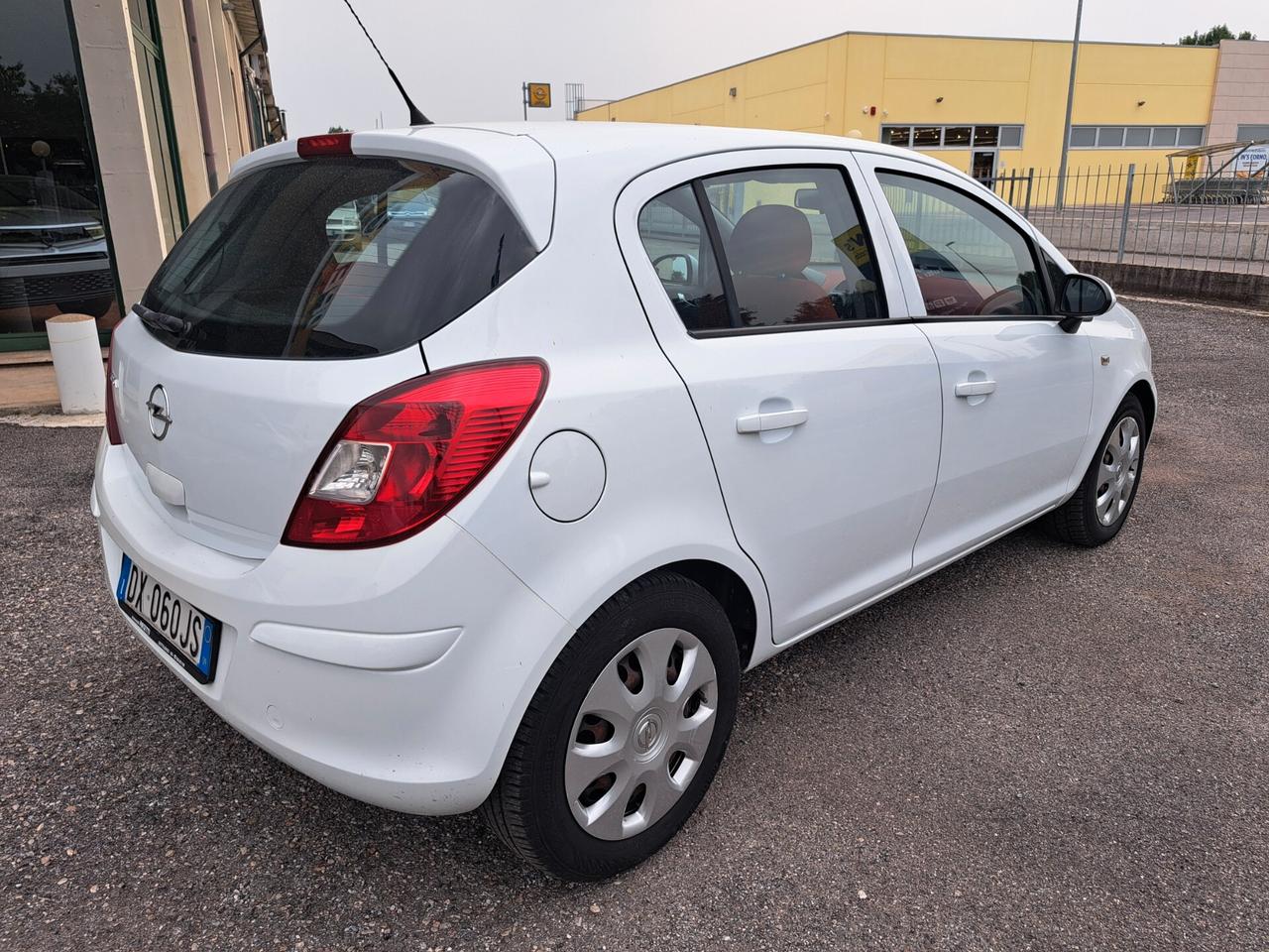 Opel Corsa 1.2 5 porte Easytronic Enjoy PER NEOPATENTATI