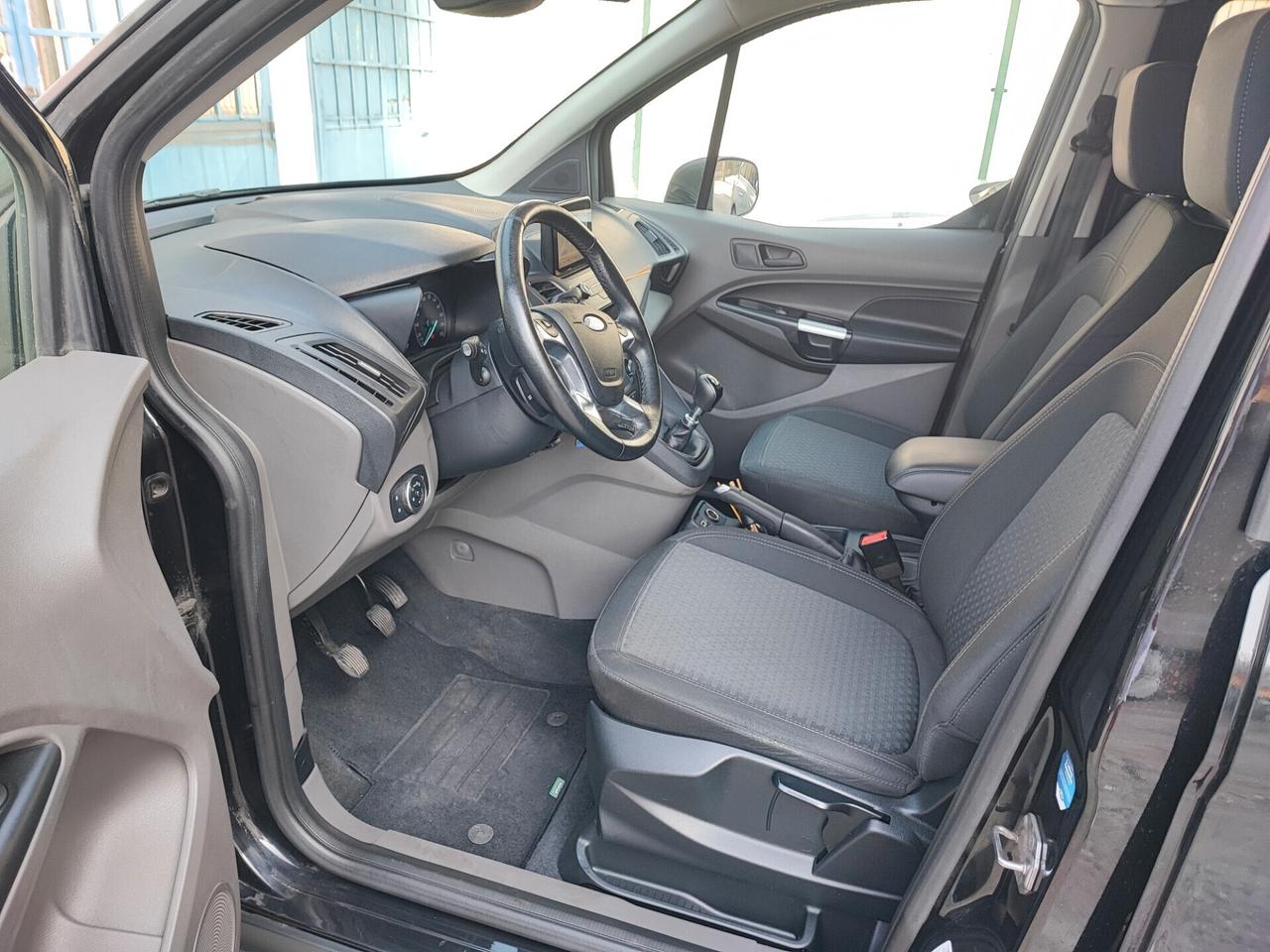 Ford Grand Tourneo Gancio Traino 7 Posti Euro 6