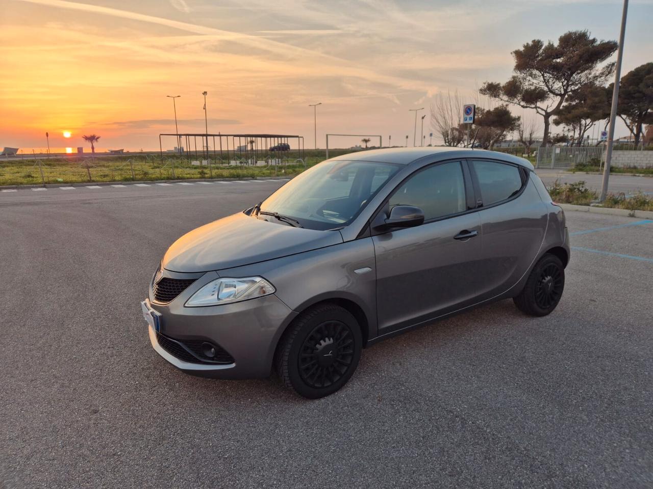 Lancia Ypsilon 1.0 FireFly 5 porte S&S Hybrid Ecochic Gold
