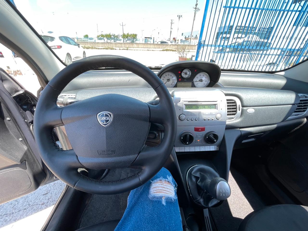 Lancia Ypsilon 1.3 MJT 75 CV Unyca