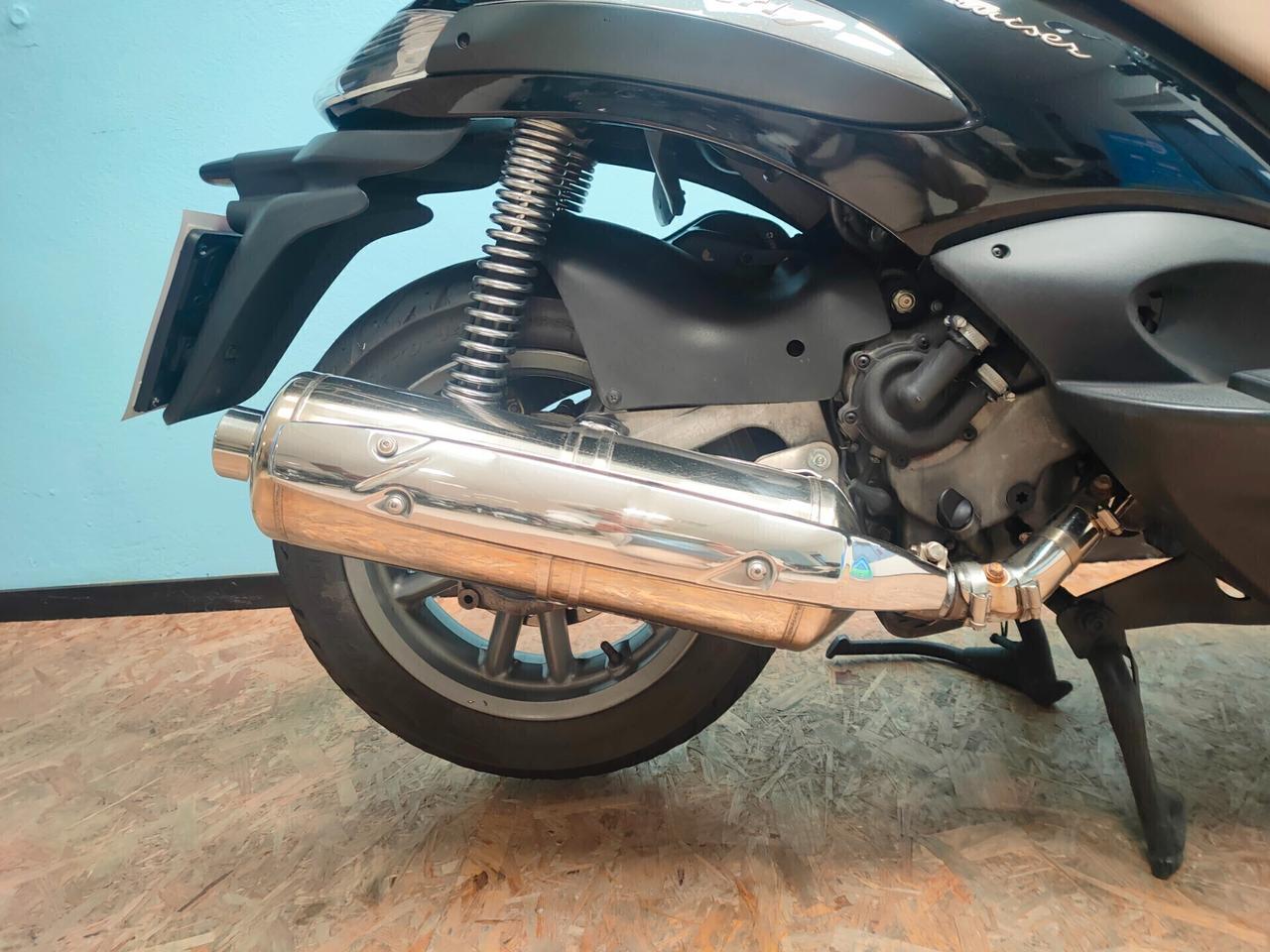 Piaggio Beverly Cruiser 500 con Akrapovic