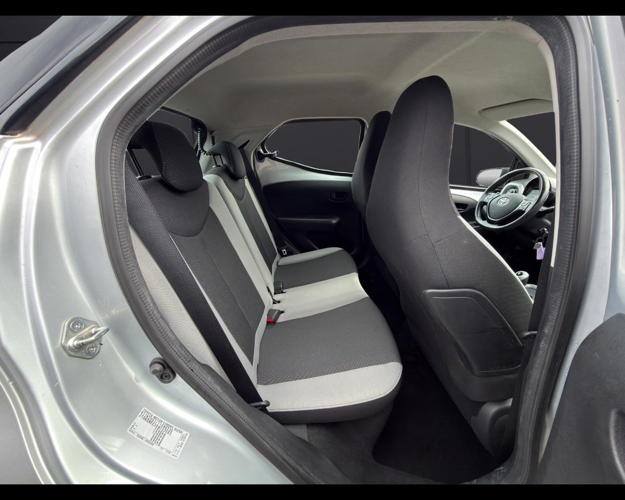 TOYOTA Aygo 1.0 VVT-i 69 CV 5 porte x-play MMT