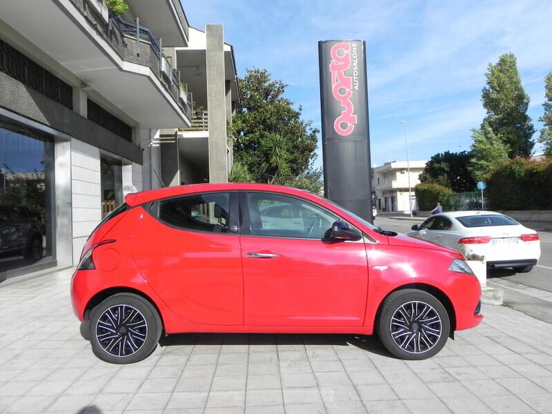 Lancia Ypsilon 1.0 FireFly 5 porte S&S Hybrid Ecochic Gold