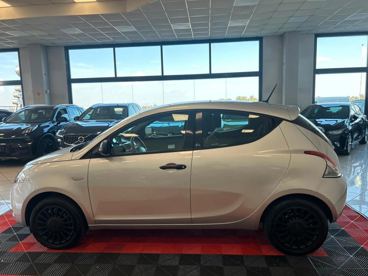 Lancia Ypsilon 1.2 69 CV 5 porte S&S Gold