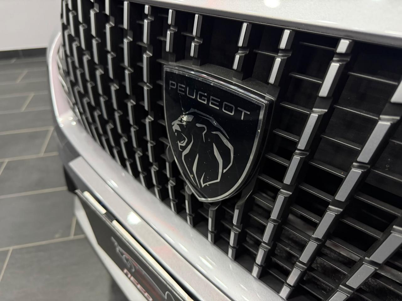 Peugeot 2008 Hybrid 136 e-DCS6 GT
