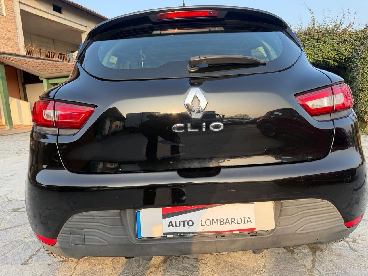 Renault Clio 1.2 75CV 5 porte Costume National neopatentati