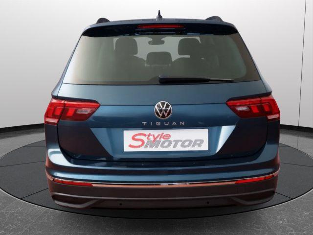 VOLKSWAGEN Tiguan 2.0 TDI 150 CV SCR DSG Life Pari al Nuovo