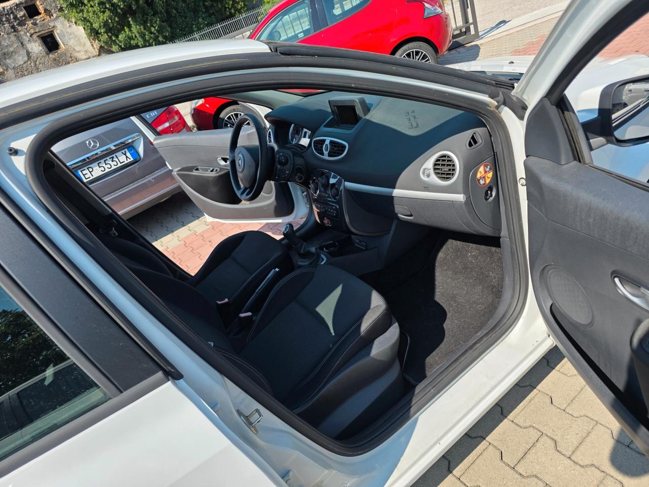 Renault Clio 1.2 75CV perfetta e garantita 12 mesi