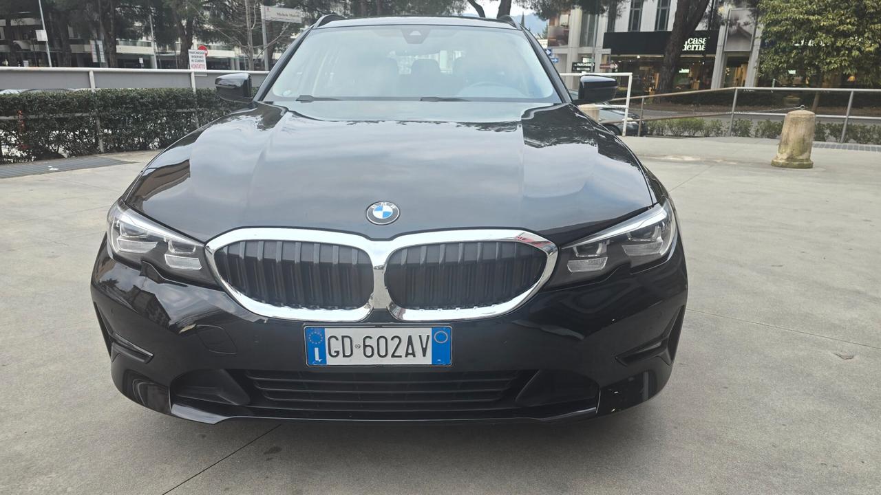 Bmw 320d xDrive Touring Business Advantage 4x4