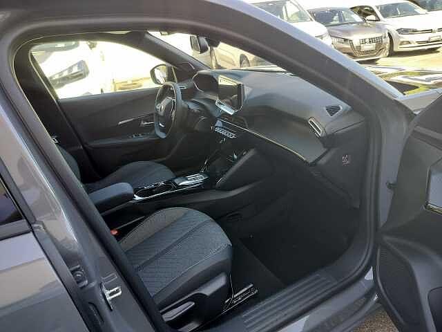 Peugeot 2008 motore elettrico 136 CV Allure