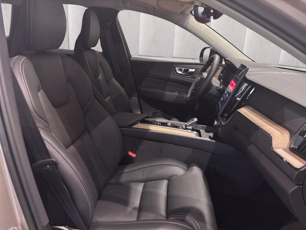 VOLVO XC60 2.0 b5 mhev Ultra Dark awd auto del 2025
