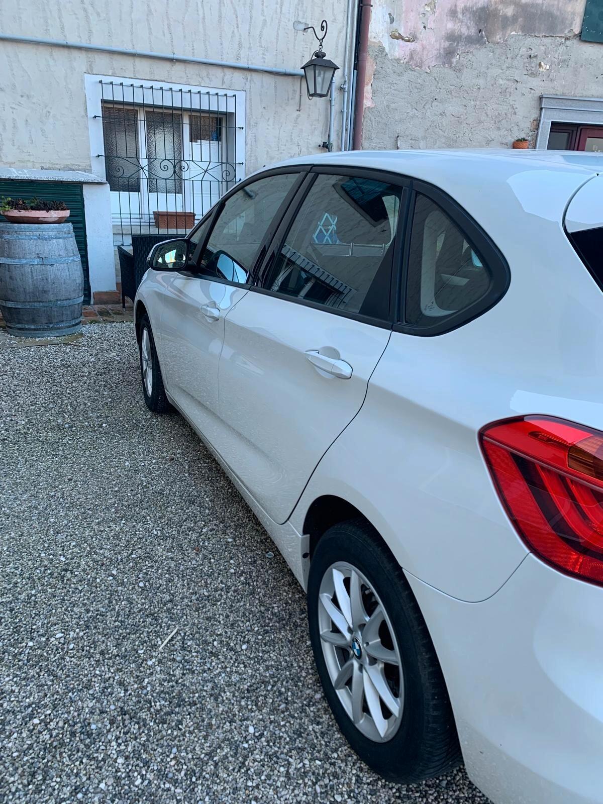 Bmw 2er Active Tourer 218 d Active Tourer Business aut.