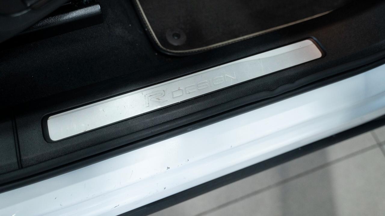 Volvo XC 60 XC60 B4 2.0 AWD R DESIGN AUTO XENO PELLE NAVI FULL OPTIONAL