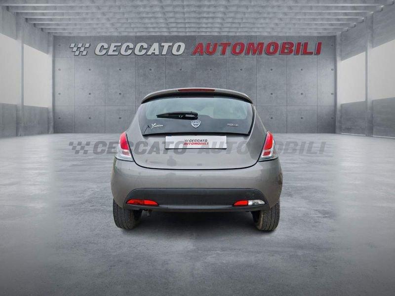 Lancia Ypsilon Ypsilon 1.0 firefly hybrid Silver s&s 70cv 5p.ti