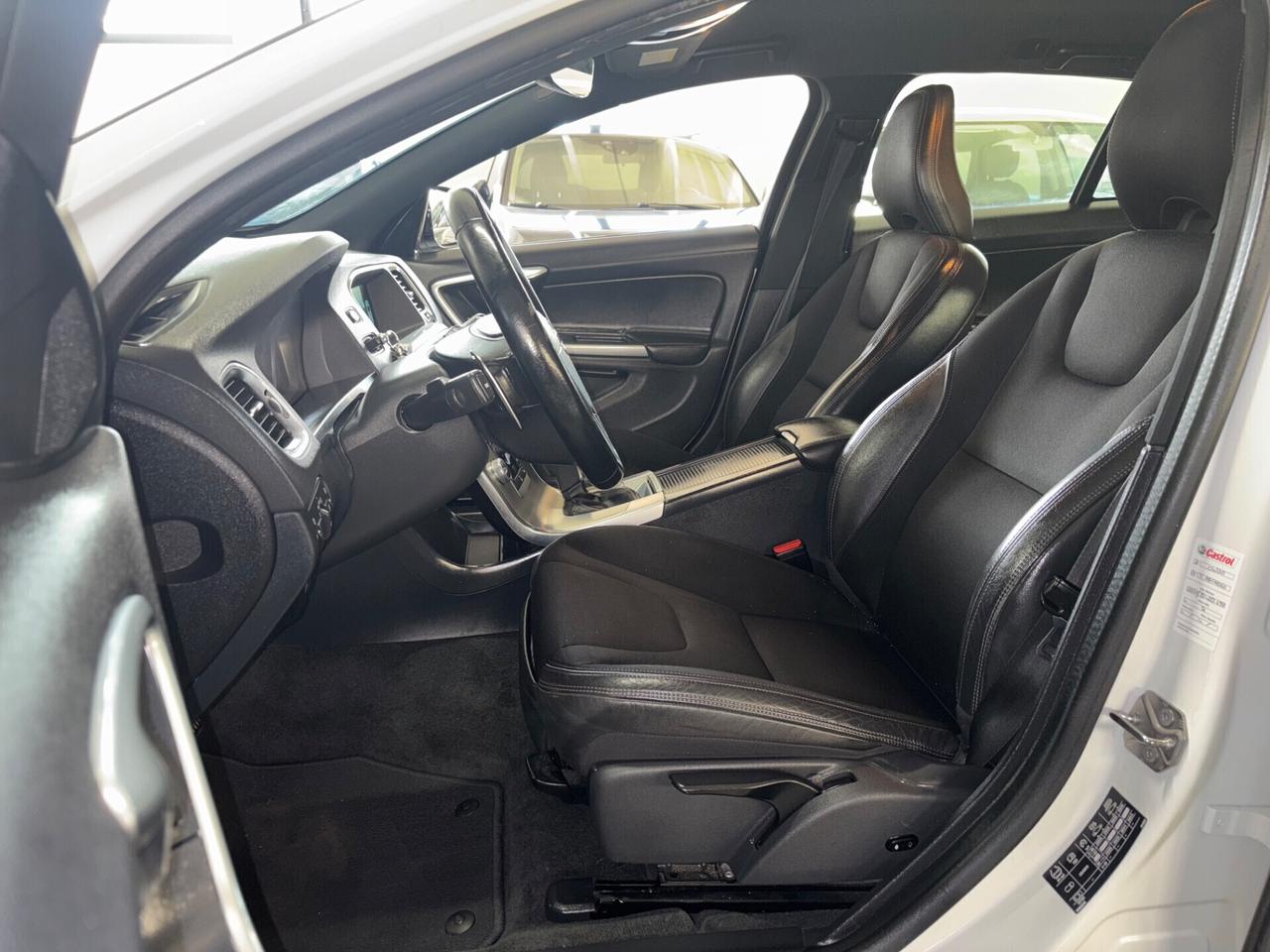 Volvo V60 Cross Country D3 Geartronic Summum