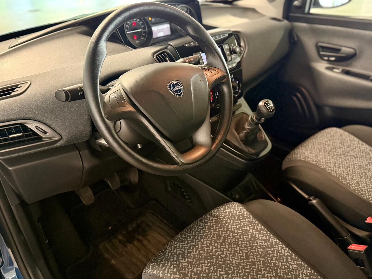 Lancia Ypsilon 1.0 FireFly 5 porte S&S Hybrid Silver