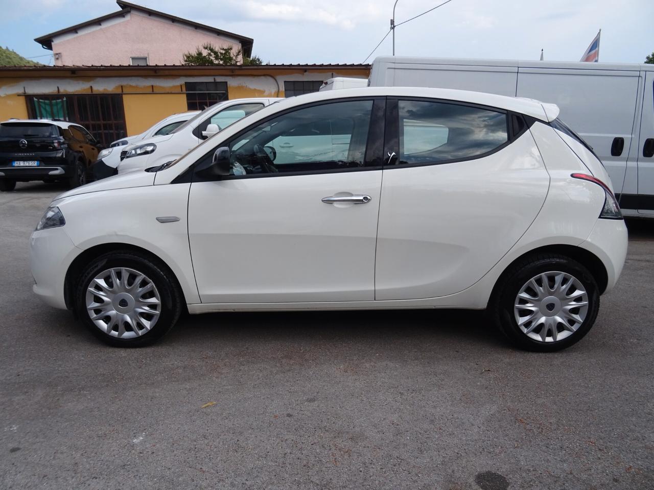 Lancia Ypsilon 1.2 69 CV 5p Platinum TETTO APRIBILE