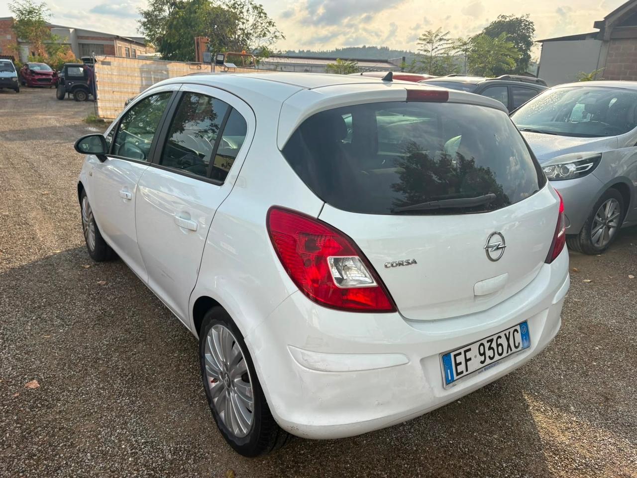 Opel Corsa 1.2 5 porte Cosmo
