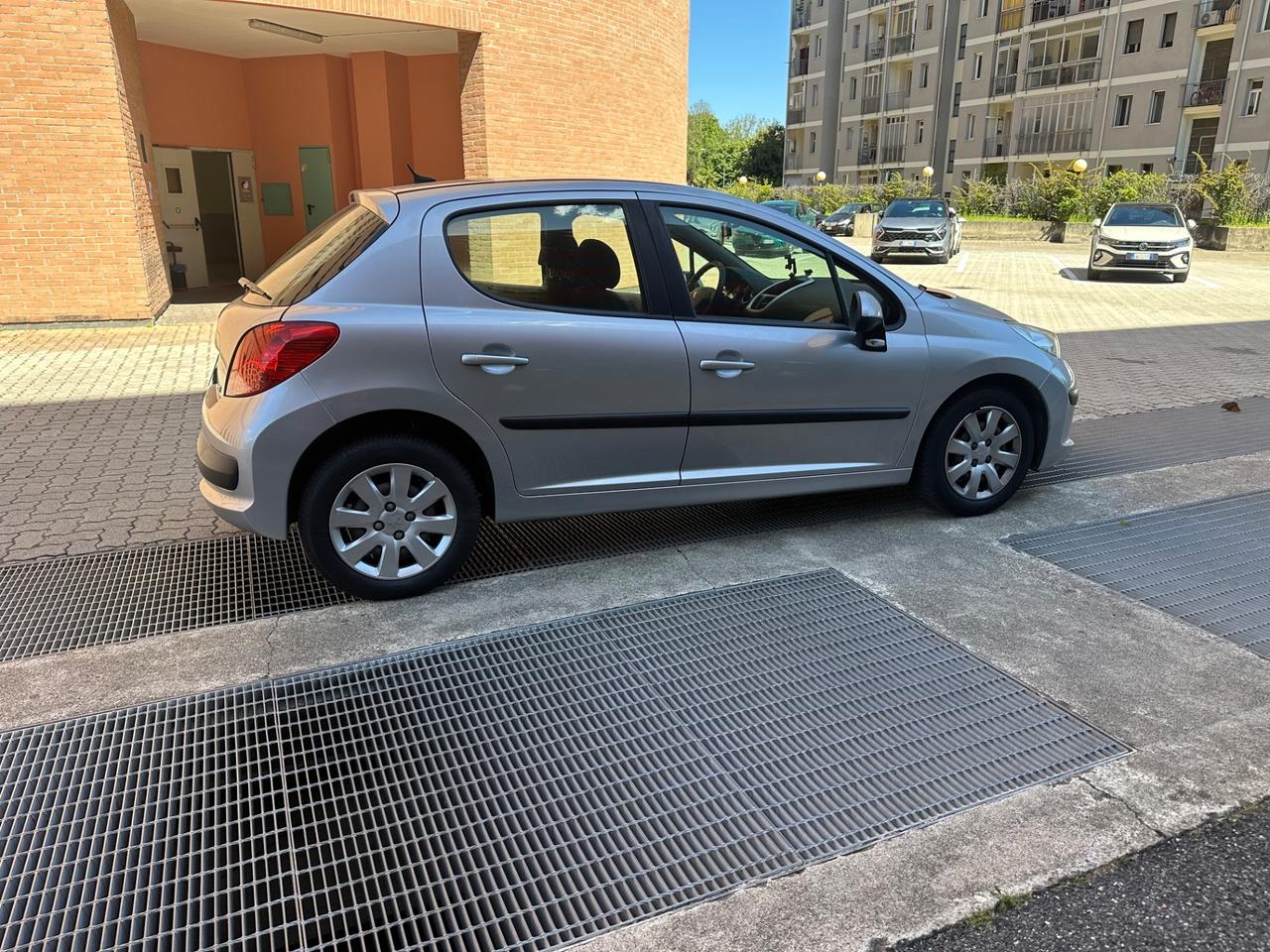 Peugeot 207 1.4 88CV 5p. ONE Line