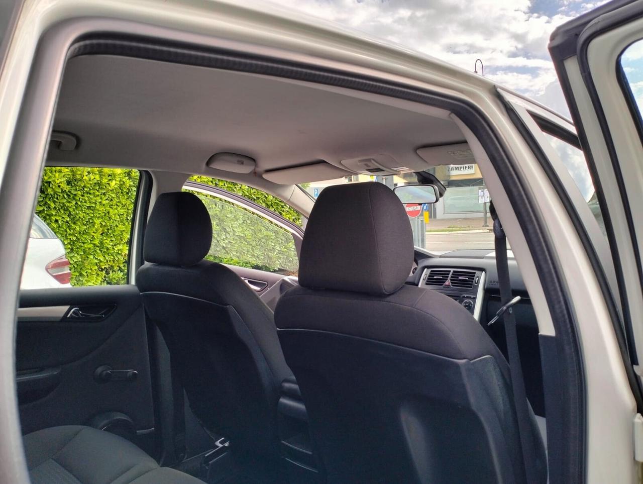 Mercedes-benz B 180 Benz Premium