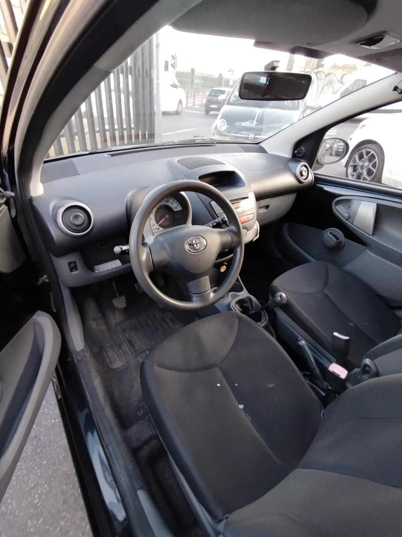 Toyota Aygo 1.0 12V VVT-i 5 porte Sol KM100.000