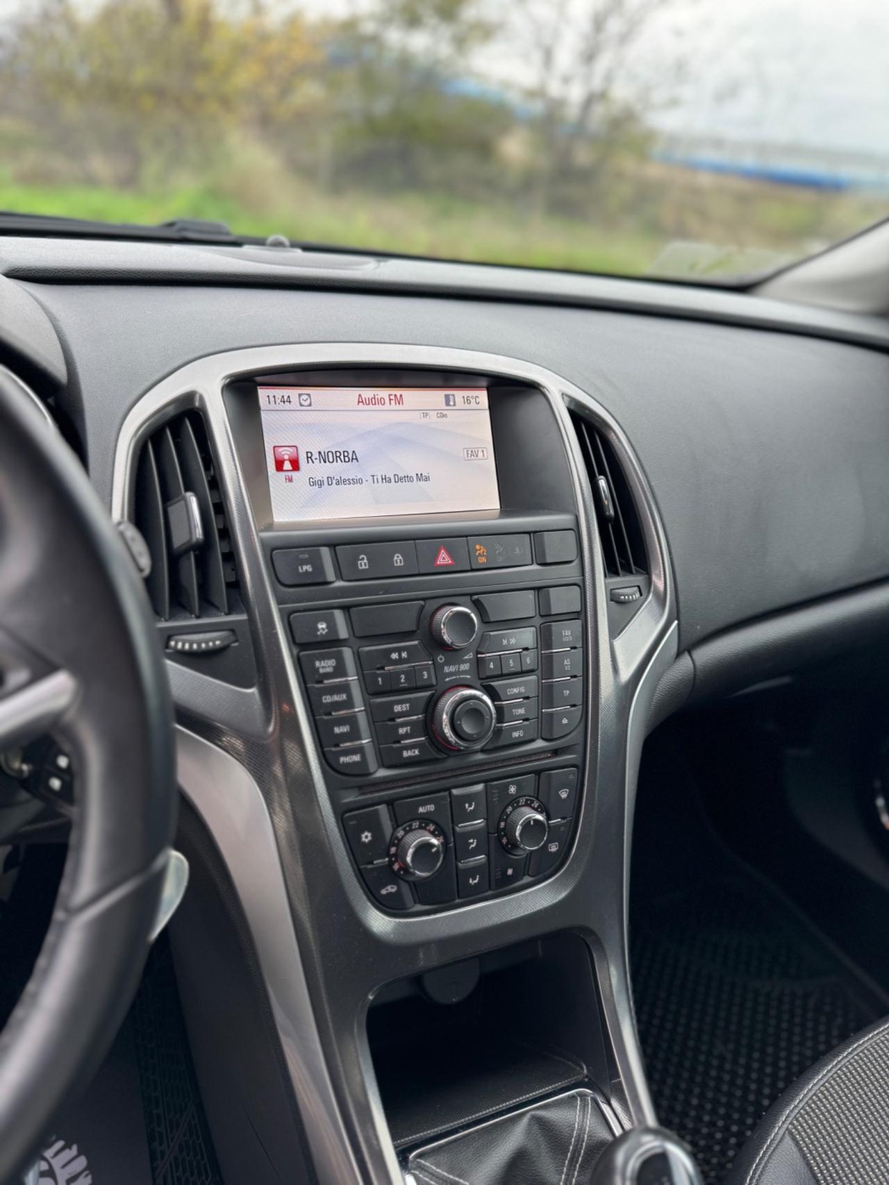 Opel Astra 1.4 Turbo 140CV Sports Tourer GPL Tech Cosmo