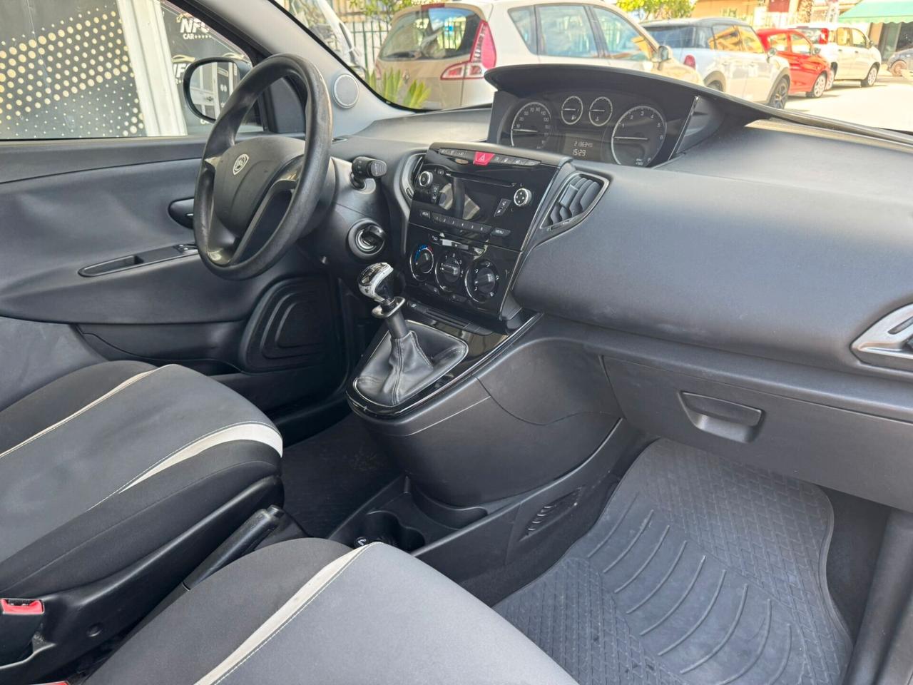 Lancia Ypsilon 5 porte Metano Ecochic Elefantino
