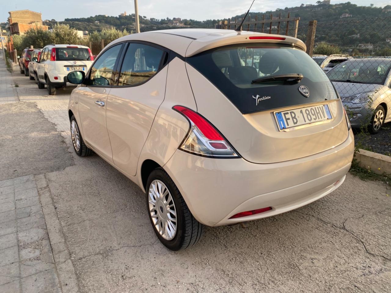 Lancia Ypsilon 1.3 MJT 16V 95 CV 5 porte S&S Silver